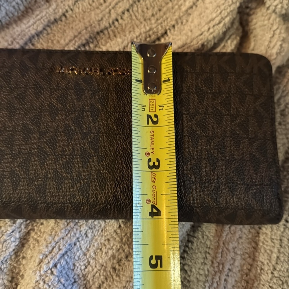 Michael Kors wristlet/ accordion zip around wallet NWOT - Picture 9 of 11